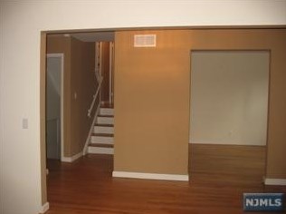 15 Greentree Ter, Tenafly NJ  07670-2405 exterior