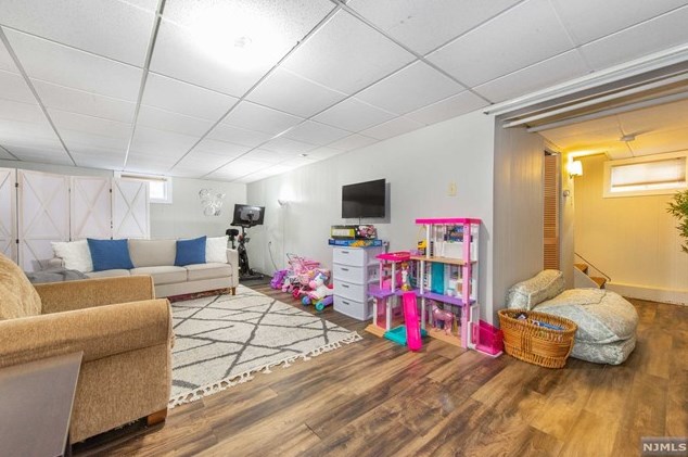 151 Franklin Ave, Saddle Brook NJ  07663-4700 exterior