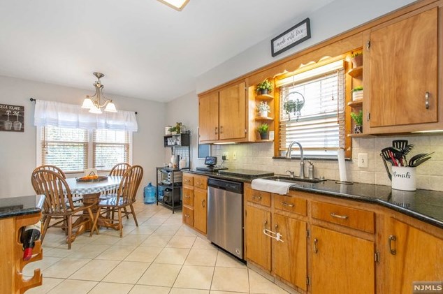 151 Franklin Ave, Saddle Brook NJ  07663-4700 exterior