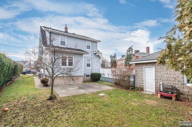 151 Franklin Ave, Saddle Brook NJ  07663-4700 exterior