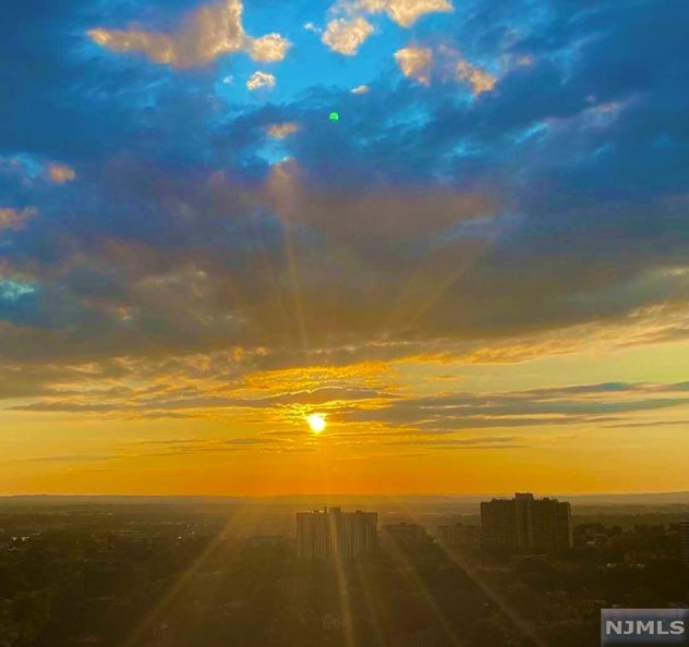 6 Horizon Rd, West Fort Lee NJ  07024-6601 exterior