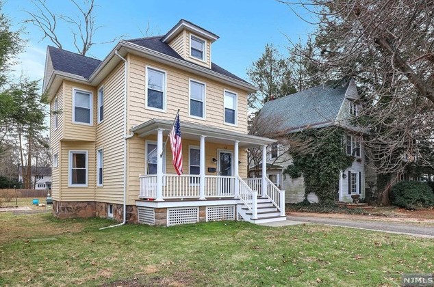 42 Norman Pl, Tenafly NJ  07670-2522 exterior