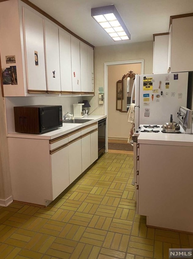 126 Hackett Pl, Rutherford NJ 07070-1655 exterior