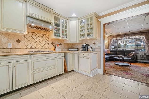 153 Eastern Way, Rutherford NJ  07070-2501 exterior