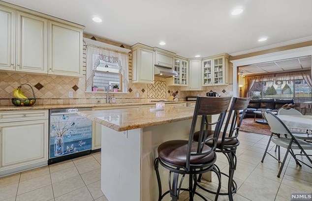 153 Eastern Way, Rutherford NJ  07070-2501 exterior