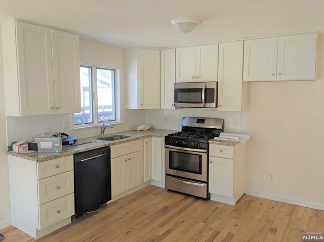 97 1st St, Wallington NJ  07057-1422 exterior