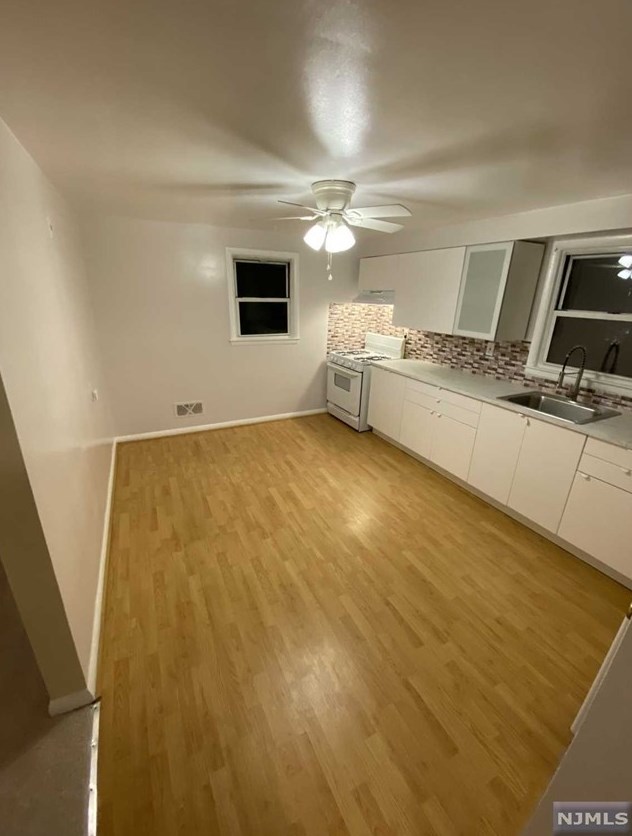 247 Merritt Ave, Bergenfield NJ  07621-1449 exterior