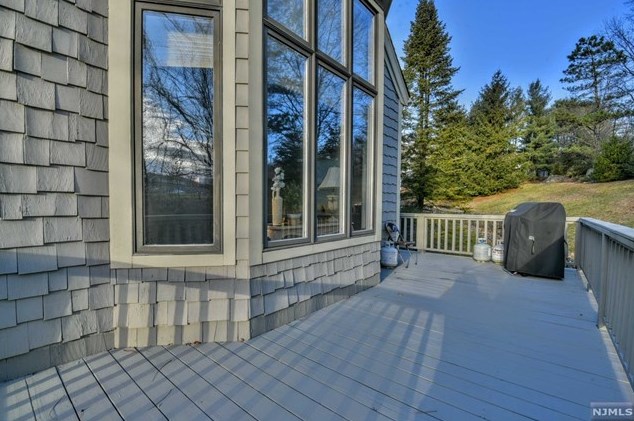 72 Tanager Ct, Wayne NJ  07470-8435 exterior