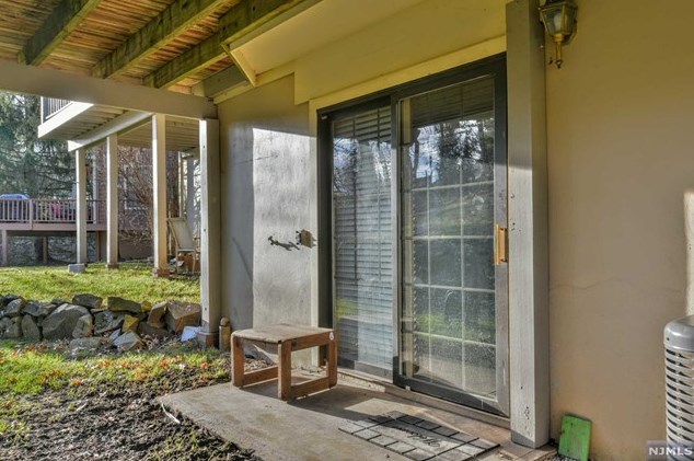 72 Tanager Ct, Wayne NJ  07470-8435 exterior