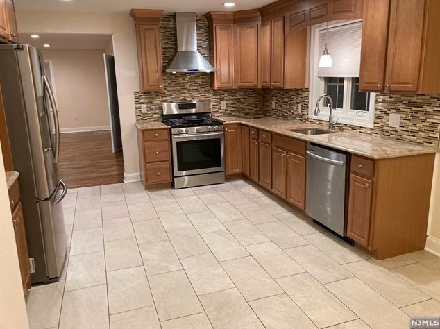518 Saddle River Rd, Saddle Brook NJ  07663-4635 exterior
