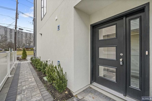 2057 Fletcher Ave, West Fort Lee NJ  07024-2931 exterior