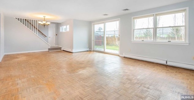 212 Sanford Ave, Emerson NJ  07630-1337 exterior