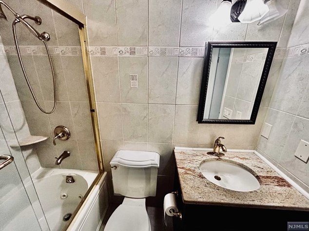 18 End Dr, Secaucus NJ  07094-4043 exterior