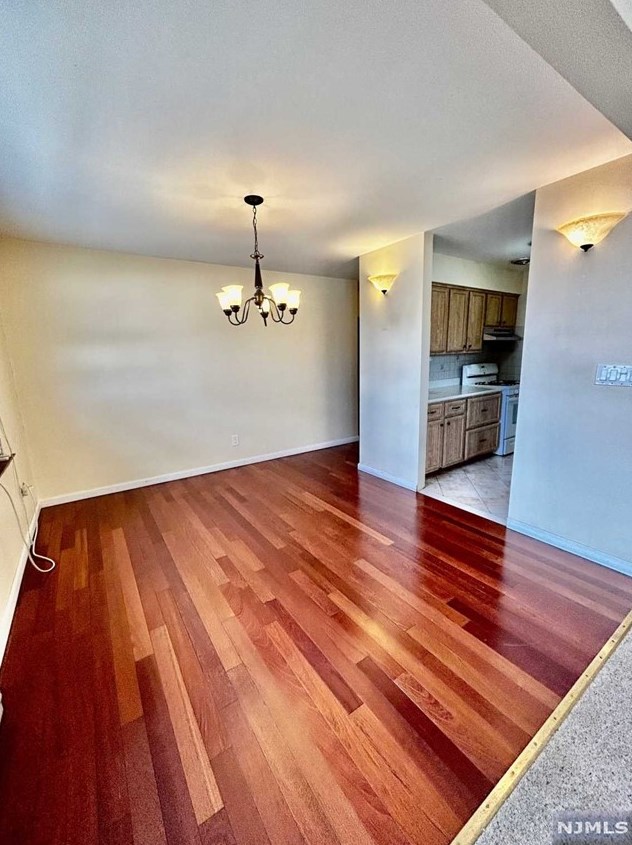 18 End Dr, Secaucus NJ  07094-4043 exterior