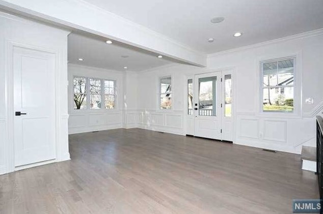 325 Liberty Ave, Hillsdale NJ  07642-2424 exterior