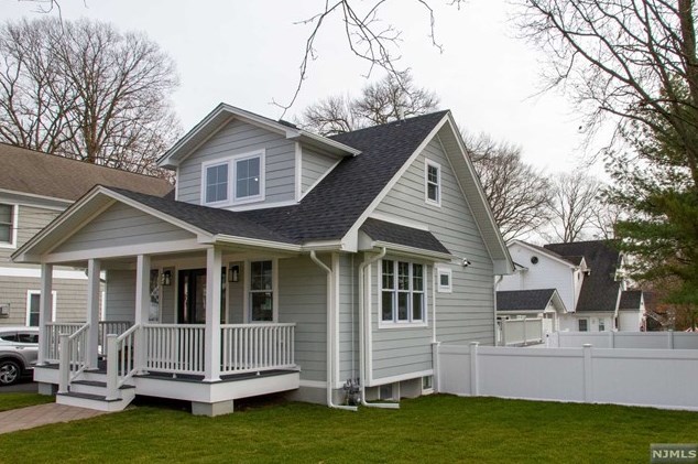 325 Liberty Ave, Hillsdale NJ  07642-2424 exterior