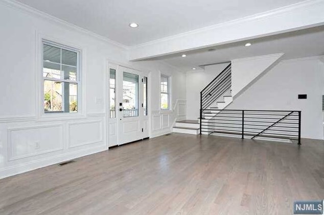 325 Liberty Ave, Hillsdale NJ  07642-2424 exterior