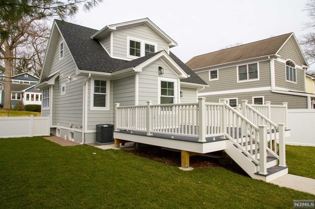 325 Liberty Ave, Hillsdale NJ  07642-2424 exterior