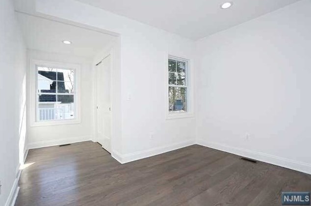 325 Liberty Ave, Hillsdale NJ  07642-2424 exterior