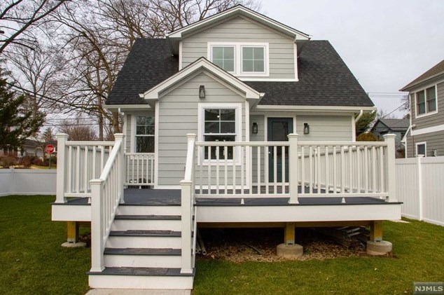 325 Liberty Ave, Hillsdale NJ  07642-2424 exterior