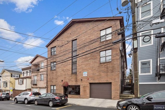 327 71st St, West New York NJ  07093-2481 exterior