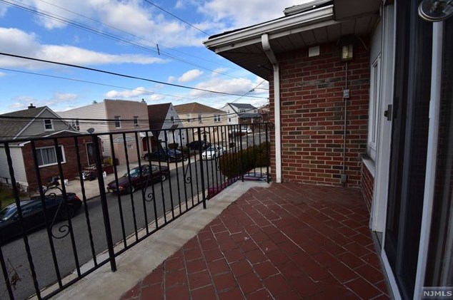 166 Morningside Ln, Palisades Park NJ exterior