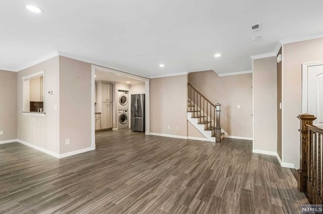 257 Village Circle Dr, West Fort Lee NJ 07024-2109 exterior