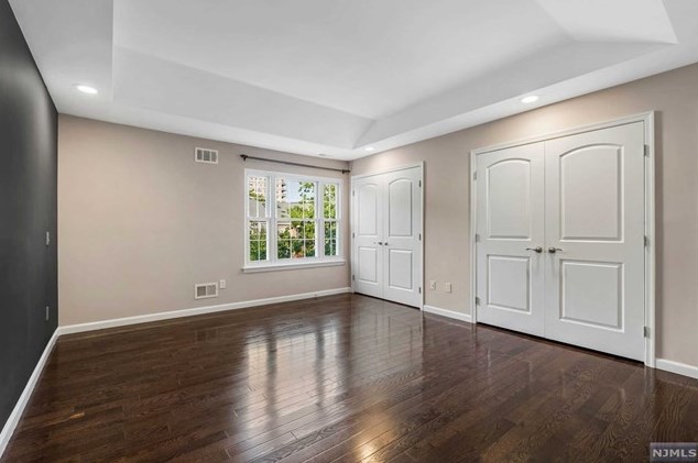 257 Village Circle Dr, West Fort Lee NJ 07024-2109 exterior