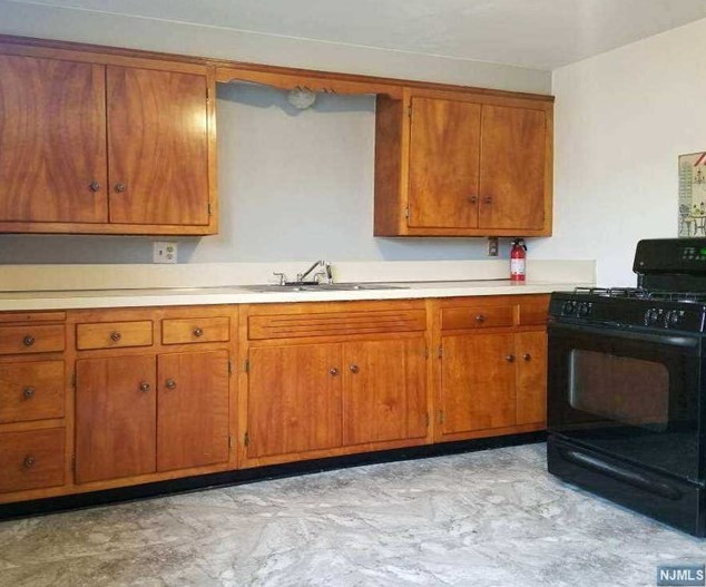 314 7th St, Saddle Brook NJ  07663-6308 exterior