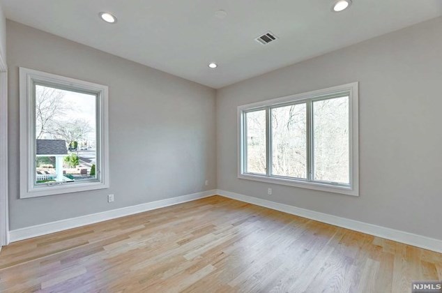 76 Passaic Ave, Rutherford NJ 07070-2059 exterior