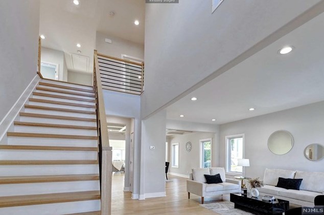 76 Passaic Ave, Rutherford NJ 07070-2059 exterior