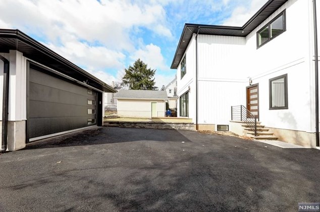 76 Passaic Ave, Rutherford NJ 07070-2059 exterior