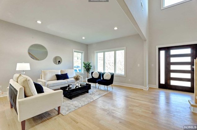 76 Passaic Ave, Rutherford NJ 07070-2059 exterior