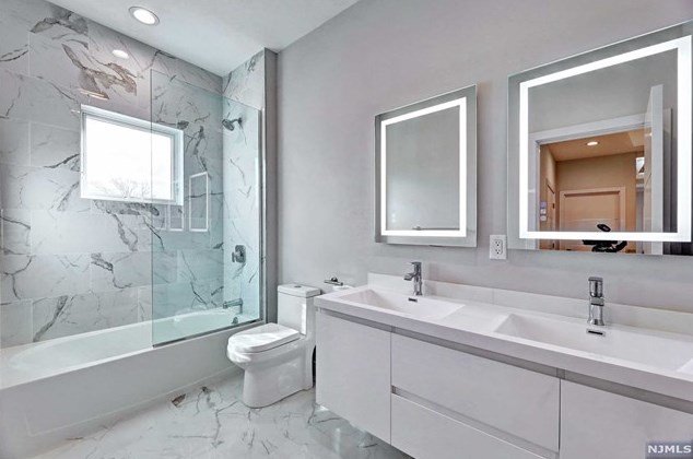 76 Passaic Ave, Rutherford NJ 07070-2059 exterior