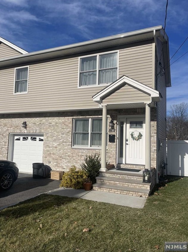 6 Bredder Ct, Elmwood Park NJ  07407-2503 exterior