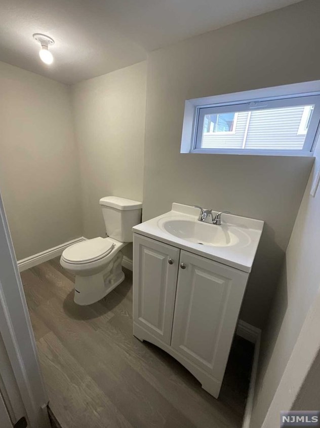 204 Fern Ave, Lyndhurst NJ  07071-2124 exterior