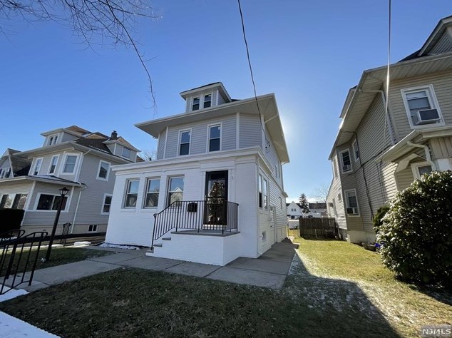 204 Fern Ave, Lyndhurst NJ  07071-2124 exterior
