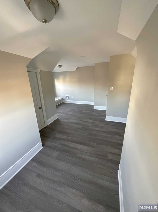204 Fern Ave, Lyndhurst NJ  07071-2124 exterior
