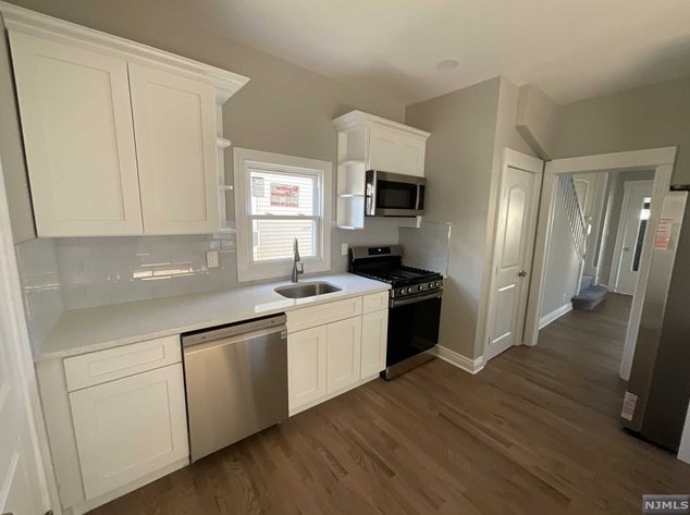 204 Fern Ave, Lyndhurst NJ  07071-2124 exterior