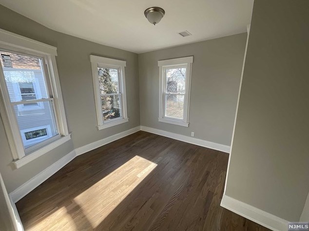 204 Fern Ave, Lyndhurst NJ  07071-2124 exterior