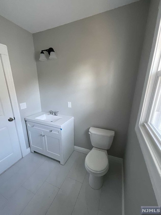204 Fern Ave, Lyndhurst NJ  07071-2124 exterior