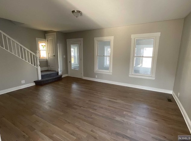204 Fern Ave, Lyndhurst NJ  07071-2124 exterior