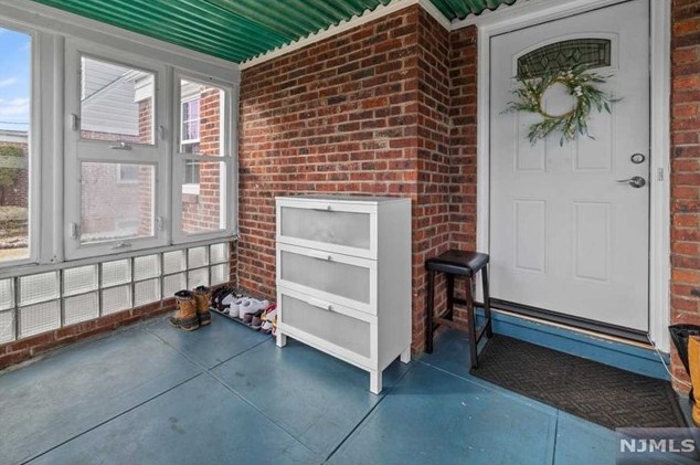 39 Palsa Ave, Elmwood Park NJ  07407-1210 exterior