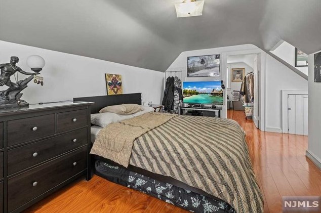 39 Palsa Ave, Elmwood Park NJ  07407-1210 exterior