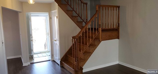 65 Forsythia Ln, Paramus NJ  07652-4307 exterior