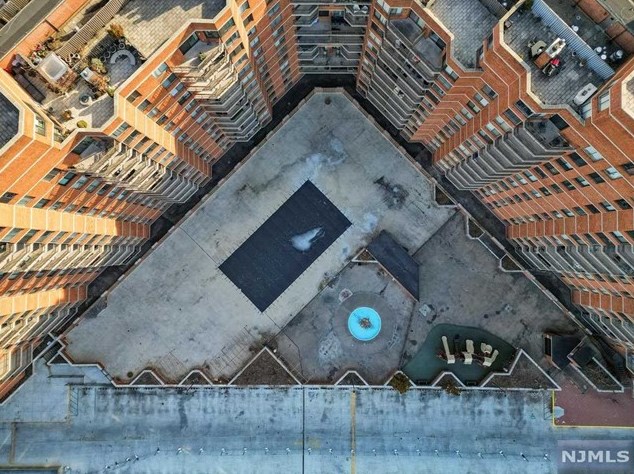 1005 Harmon Cove Tower, Secaucus NJ  07094-1712 exterior