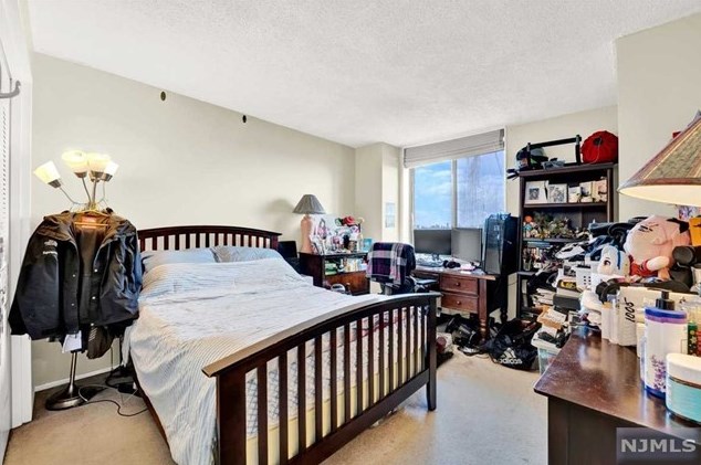 1005 Harmon Cove Tower, Secaucus NJ  07094-1712 exterior