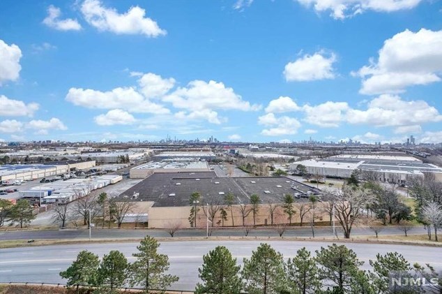 1005 Harmon Cove Tower, Secaucus NJ  07094-1712 exterior