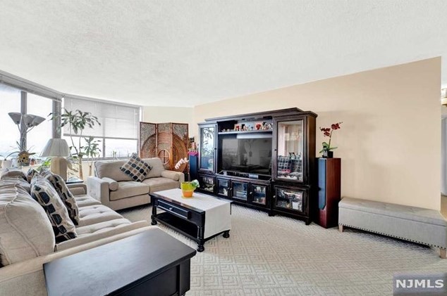 1005 Harmon Cove Tower, Secaucus NJ  07094-1712 exterior