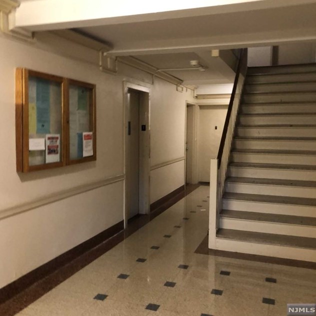 420 Park Pl, West Fort Lee NJ  07024-3703 exterior